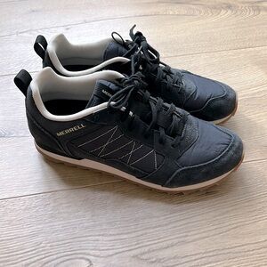 Women’s Merrell black tennis shoes sneakers 9.5